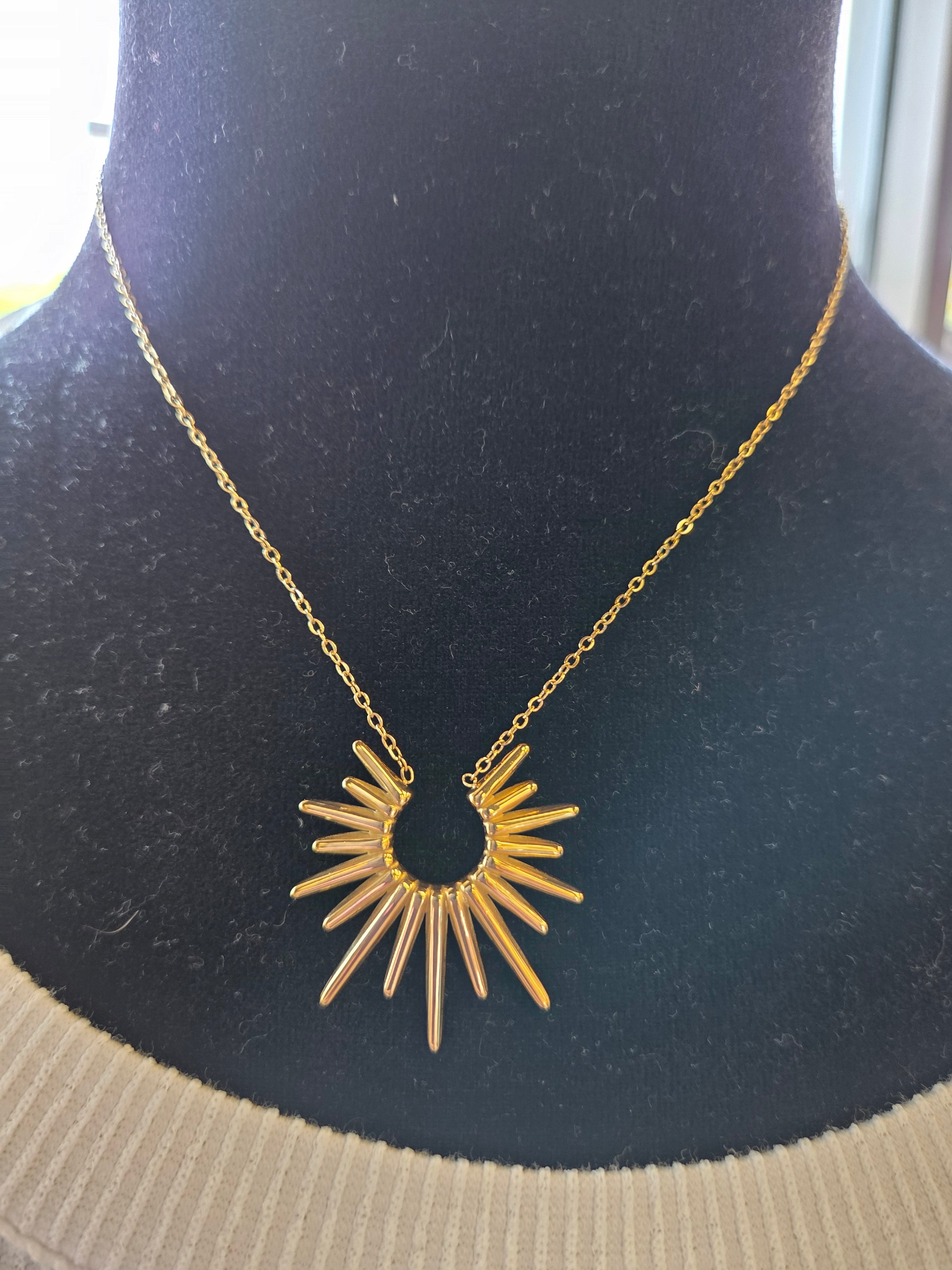 Golden Sunburst Statement Necklace ✨